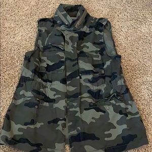 Camo full button vest
